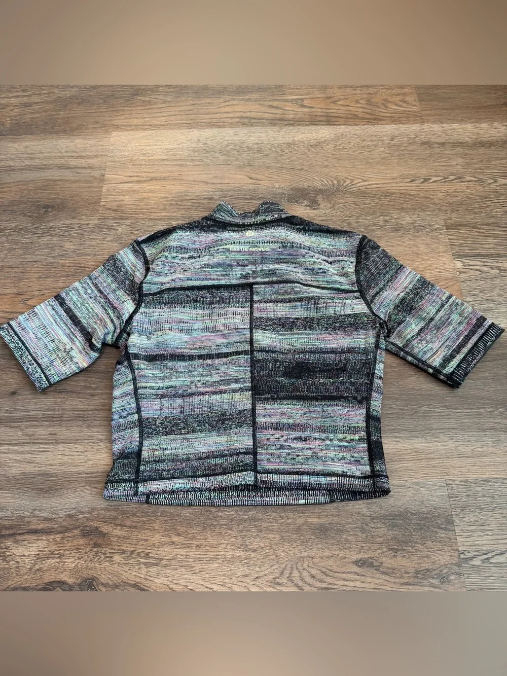RARE Lululemon Lab Jacquard Mock Neck T-Shirt Future Noise Size Small Cropped